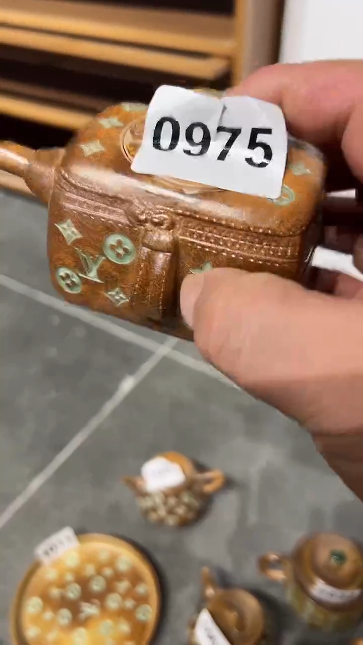 龙泉窑老花包包壶微瑕0975
