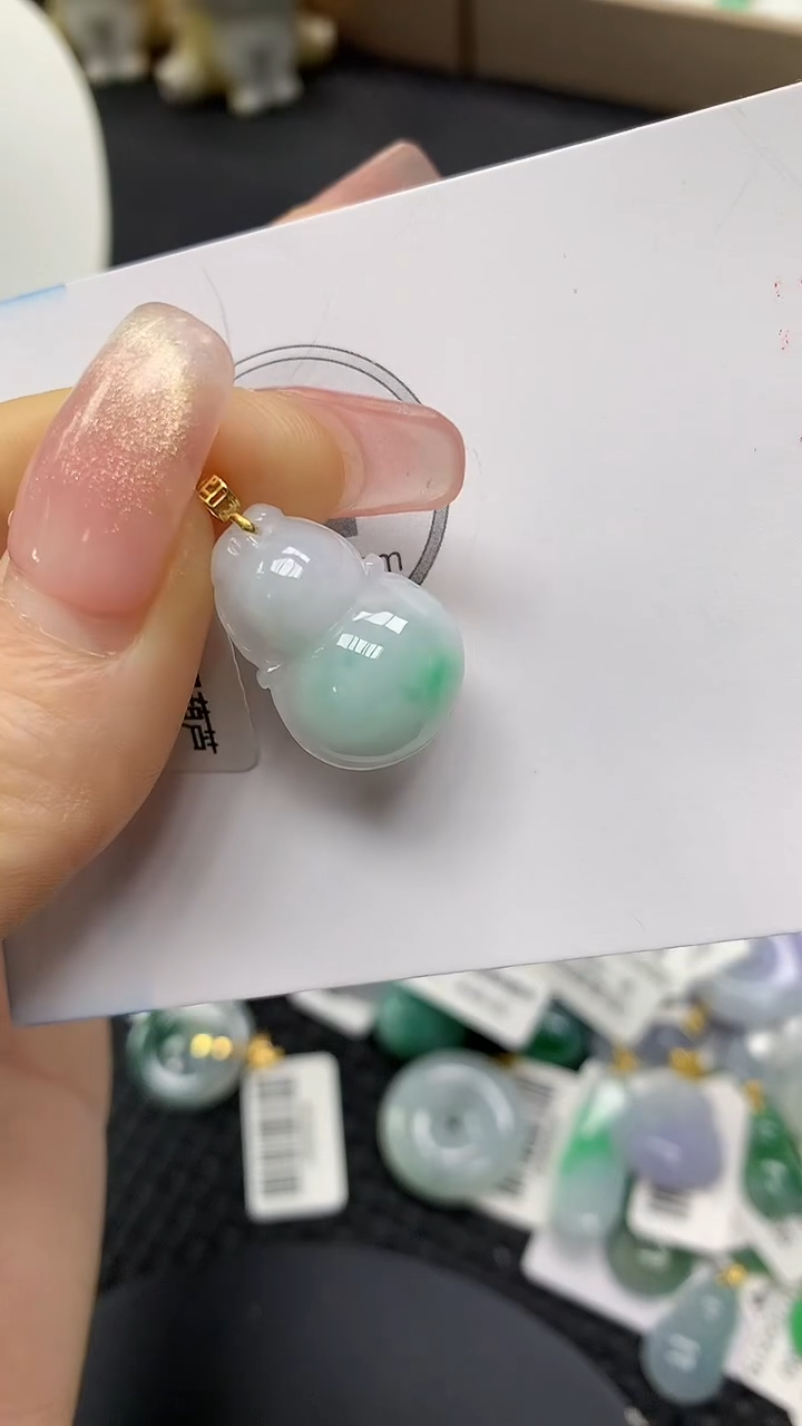 颈饰18K金镶嵌翡翠a货百元以下同包裹多件发出的只收取一单运费