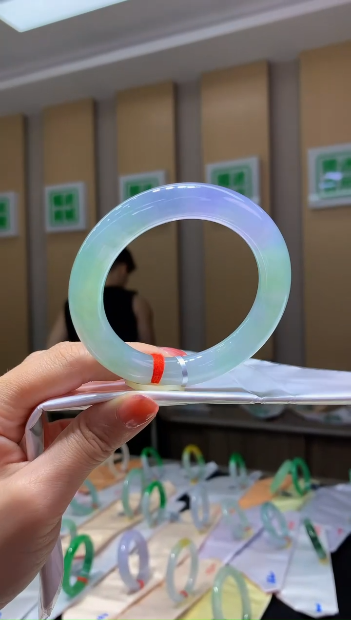 未镶嵌手镯翡翠- 圈口56.1 全款32万 定金2万