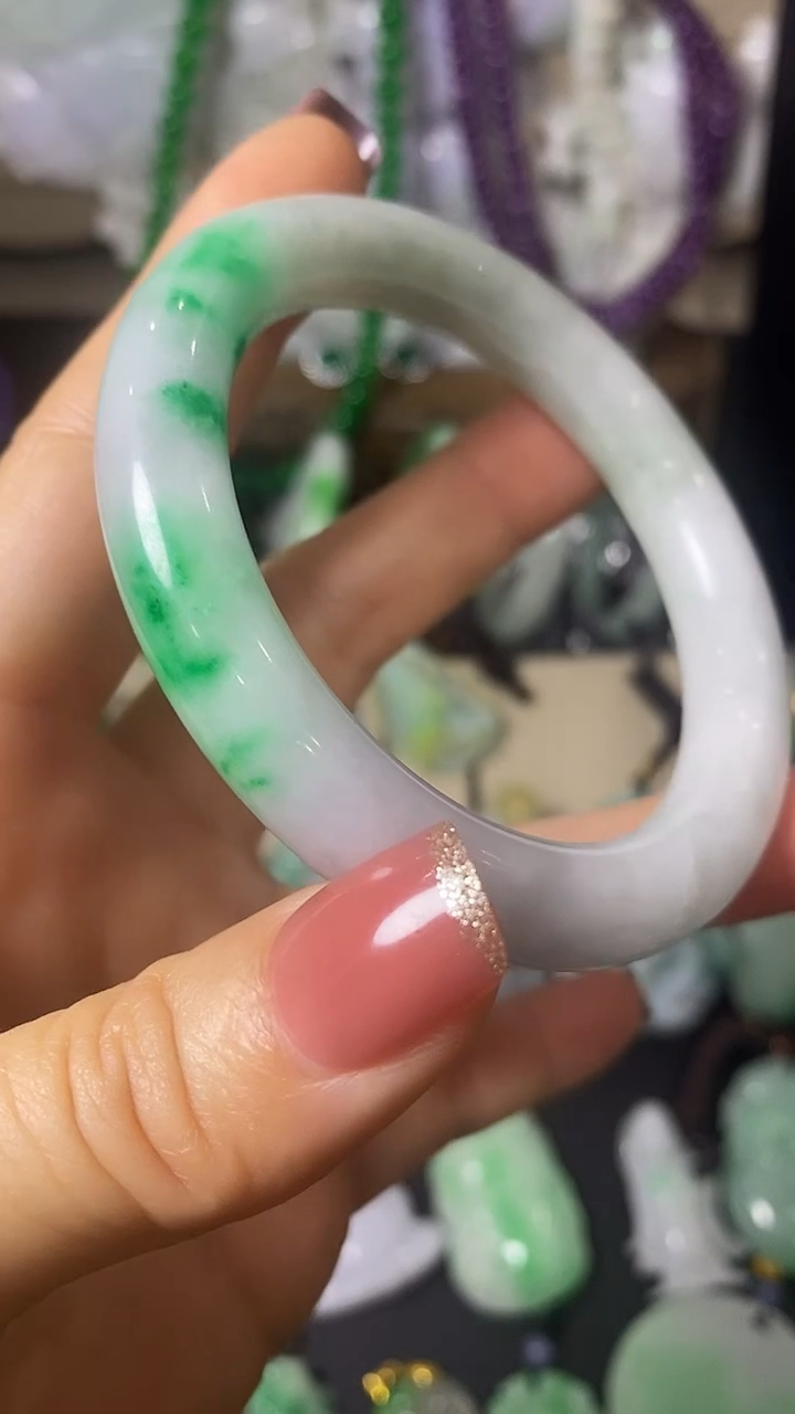 颈饰未镶嵌翡翠镯子