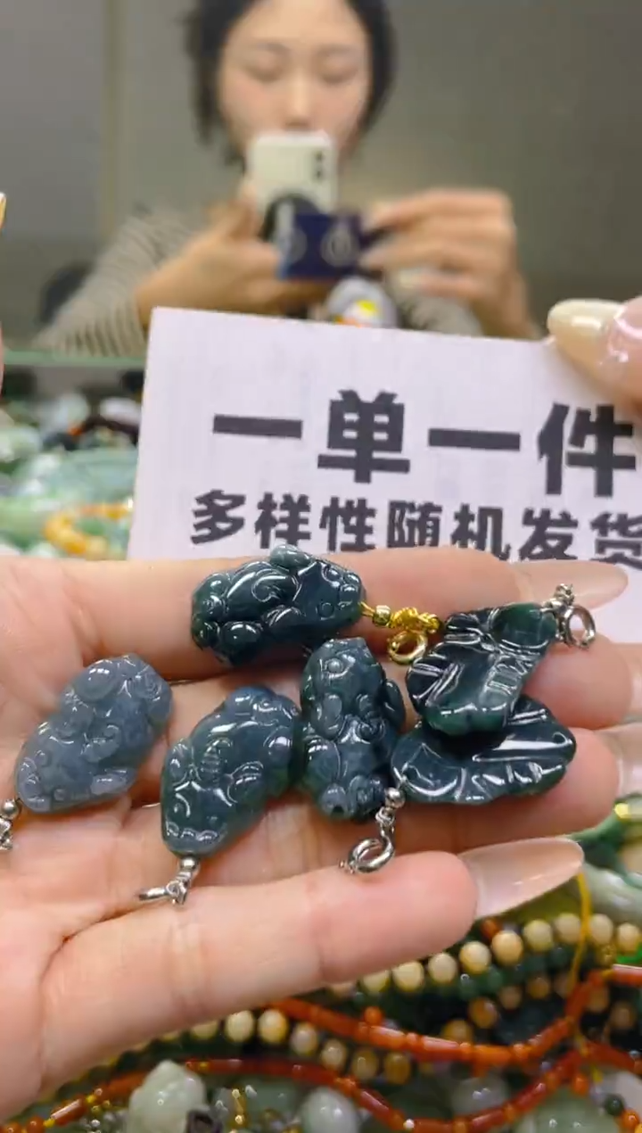 翡翠未镶嵌颈饰一单一个多样性随机发一件