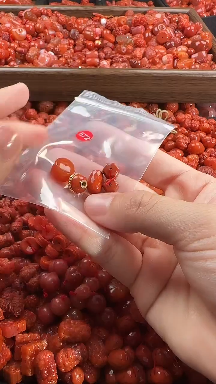 颈饰未镶嵌南红玛瑙1
