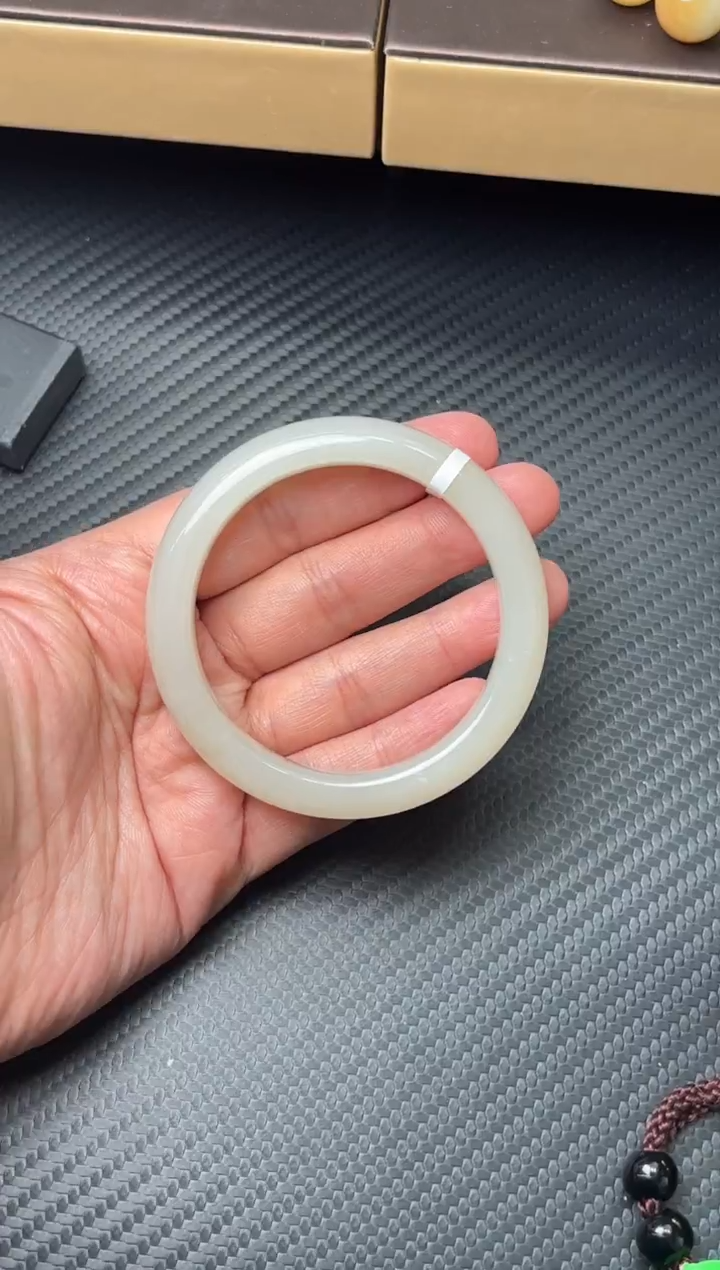 未镶嵌手镯和田玉和田黑山微色差53+sM