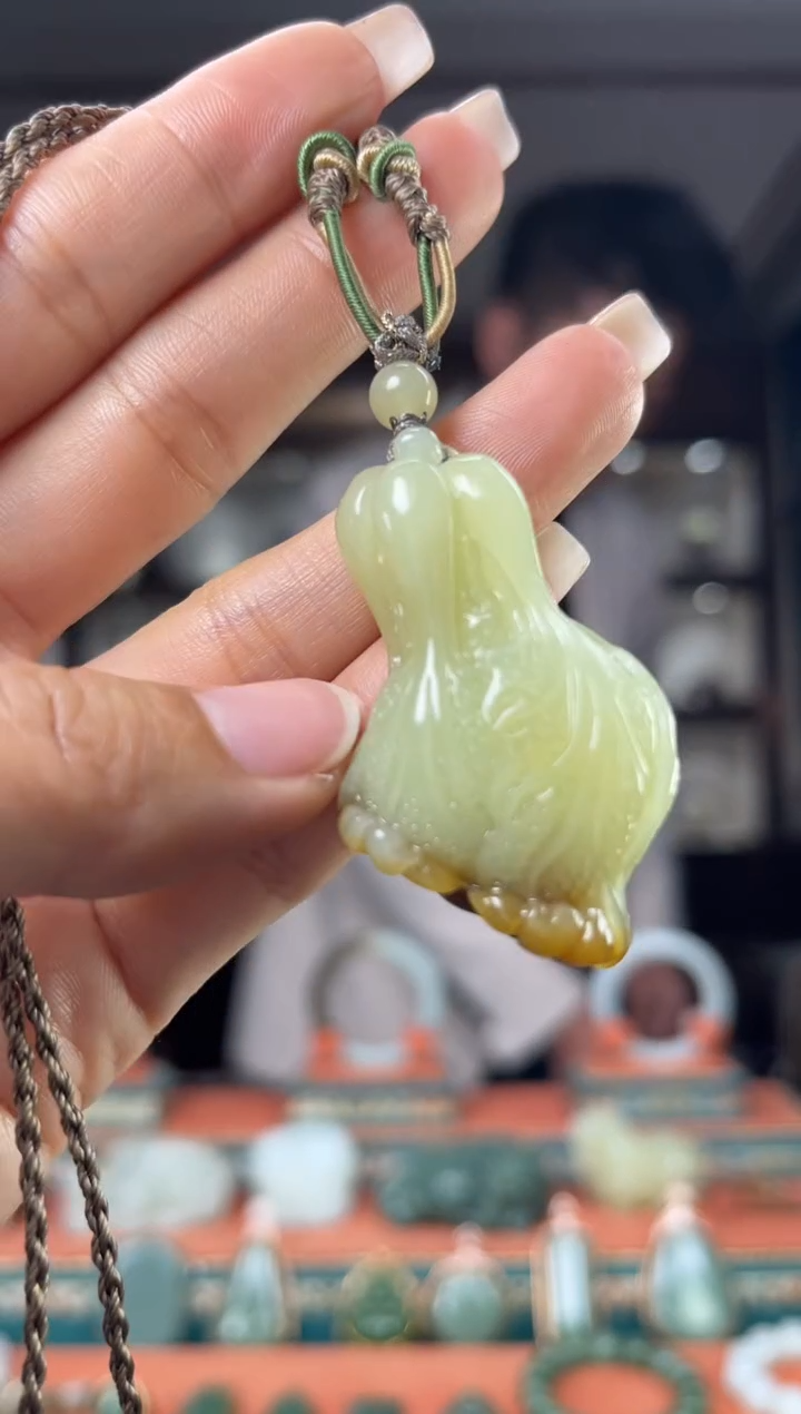 颈饰未镶嵌和田玉佩佩