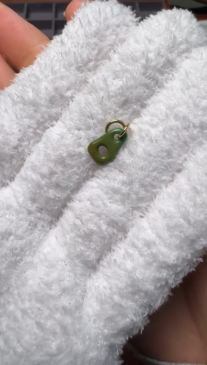 未镶嵌绿松石颈饰雕刻侧挂