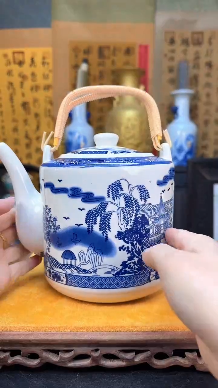 【闪购商品】瓶景德镇陶瓷客厅摆件提梁壶