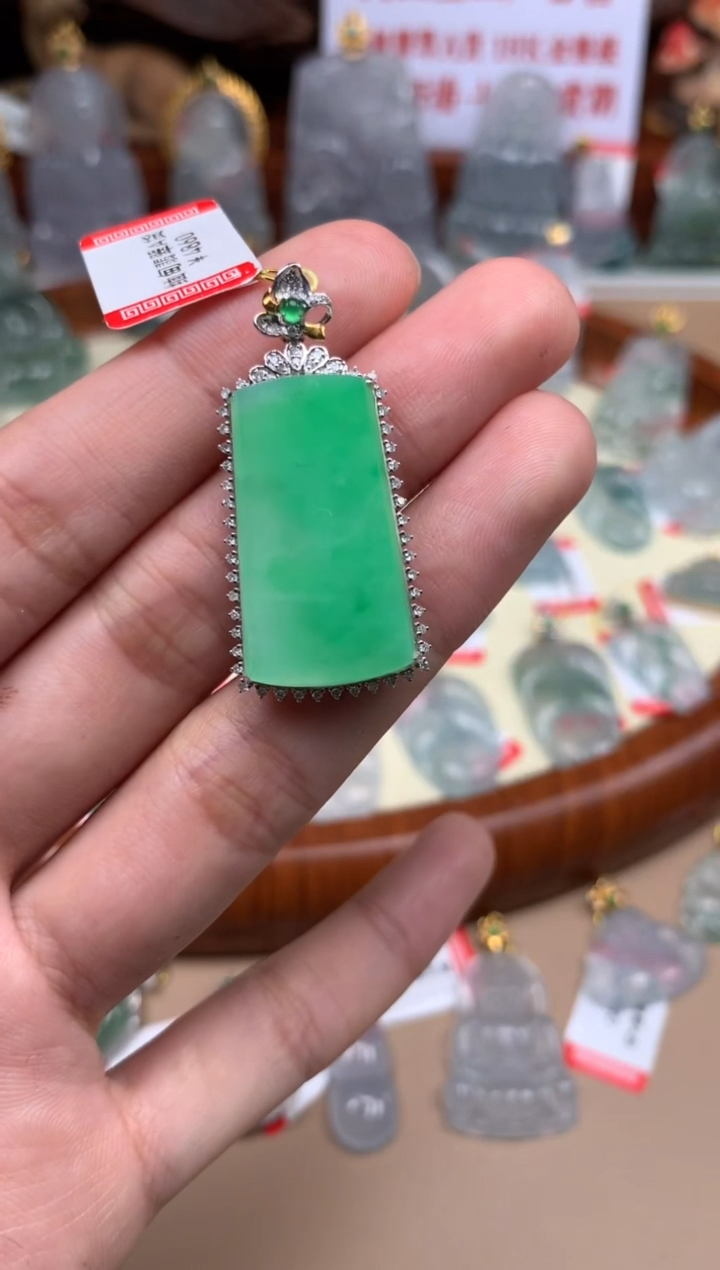 【闪购商品】翡翠颈饰18K金镶嵌无事牌