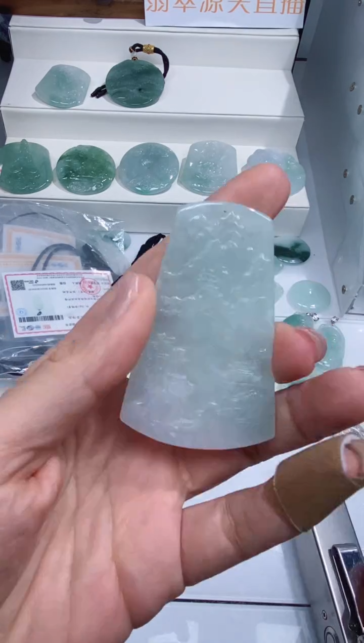 颈饰未镶嵌翡翠吊坠