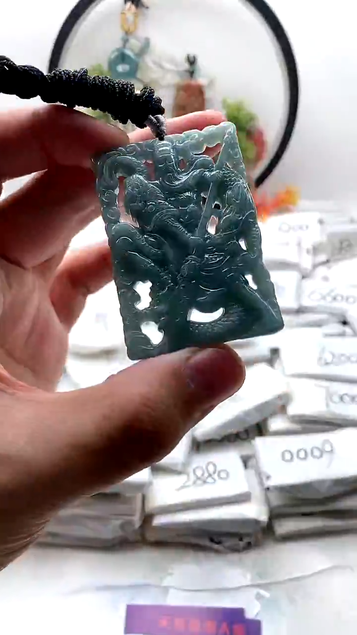 颈饰未镶嵌翡翠关公