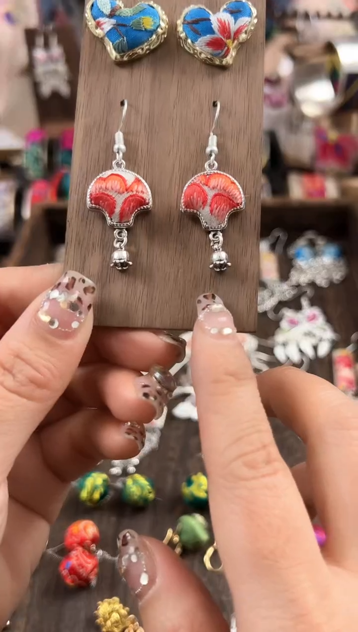 【闪购商品】织绣民族风老绣饰品379