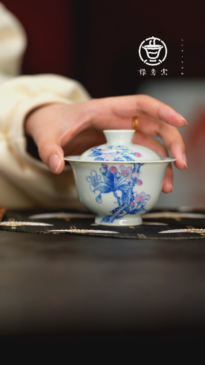 【闪购商品】禄意窑青花斗彩海棠盖碗