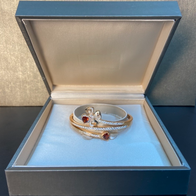   时尚轻奢手镯QQJZ~5159