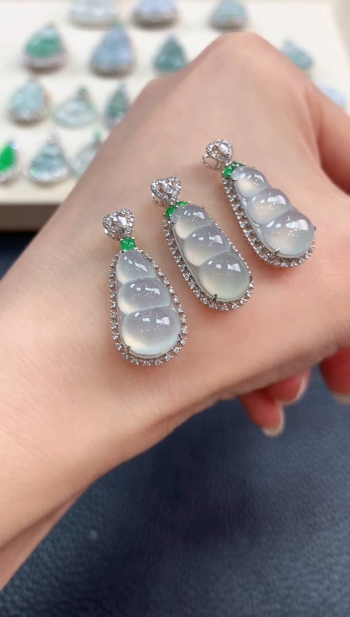 【闪购商品】翡翠吊坠(不含链)18K金镶嵌b18多样性一件发货