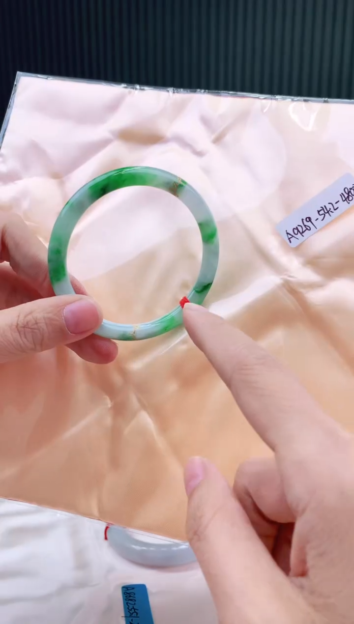 未镶嵌手镯翡翠54+