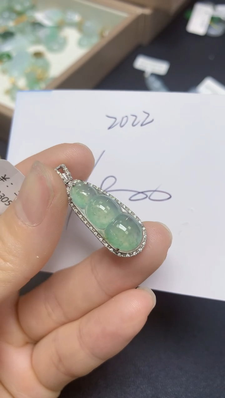 【闪购商品】翡翠18K金镶嵌挂件天然翡翠A货