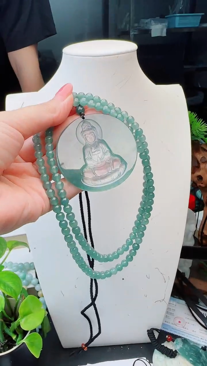 翡翠未镶嵌颈饰多样性发货其中一件