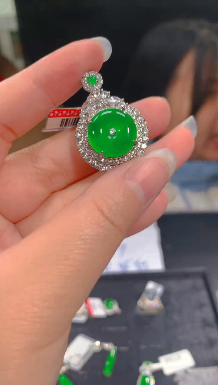 【闪购商品】定制翡翠未镶嵌95定制翡翠，多样性发货（发其一）