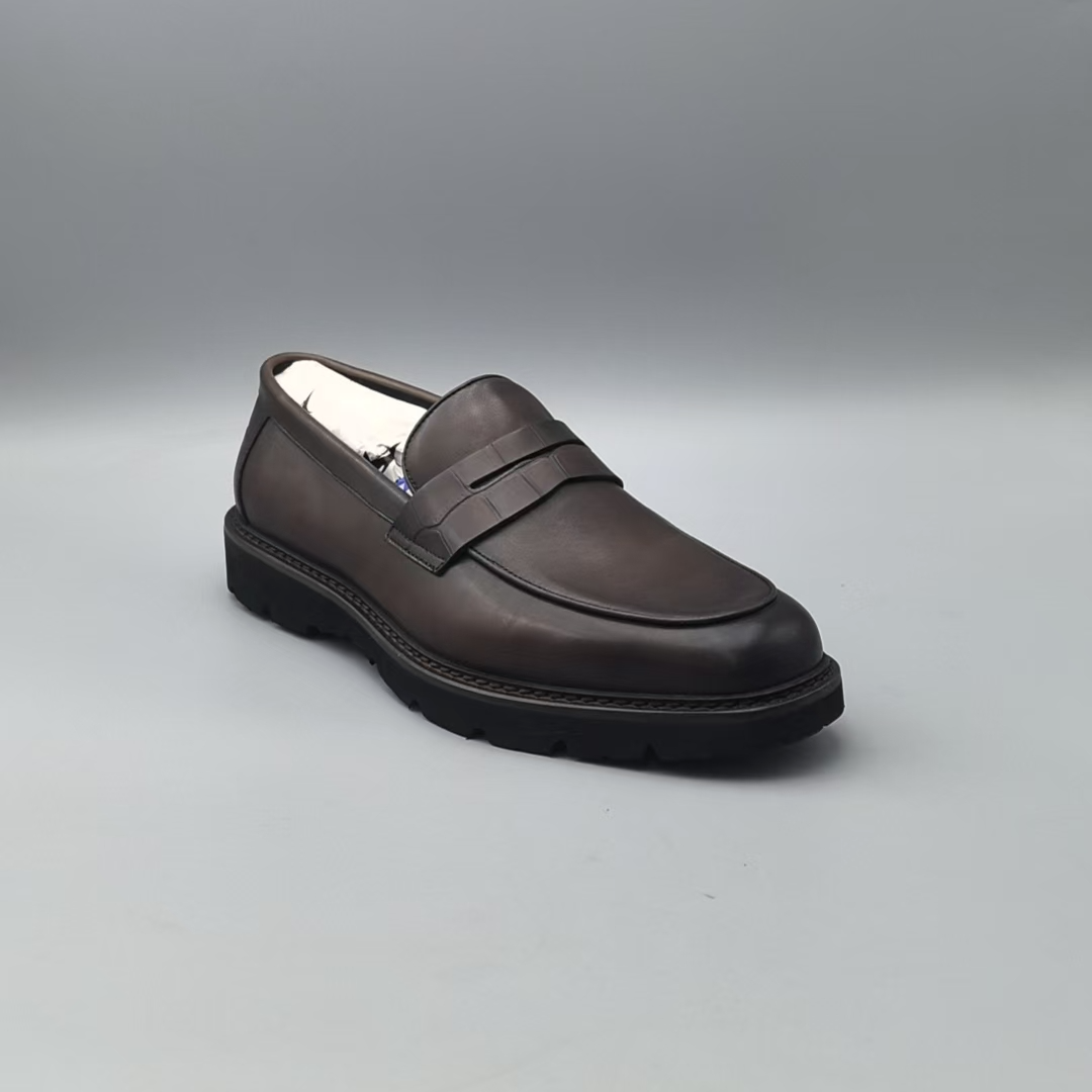 （孤品微瑕介意勿拍）新款轻质厚底系带男士皮鞋休闲鞋 564