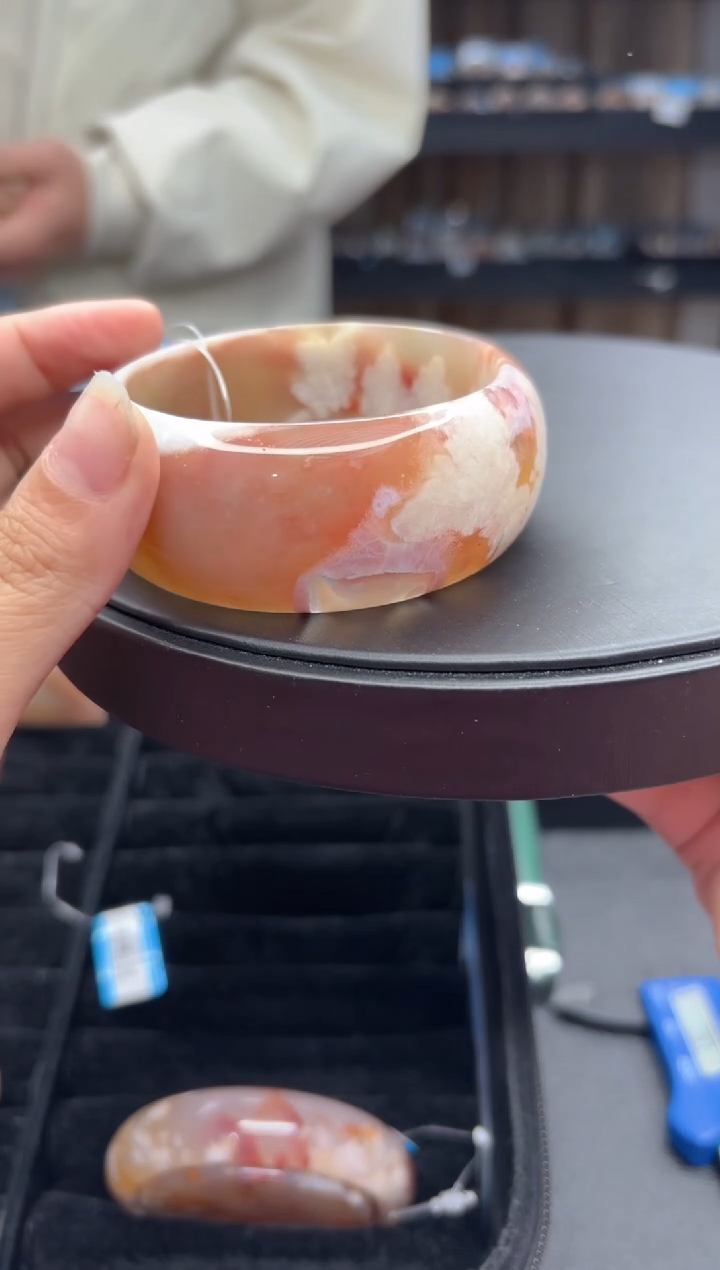 【闪购商品】石英质玉手镯未镶嵌186（58圈）