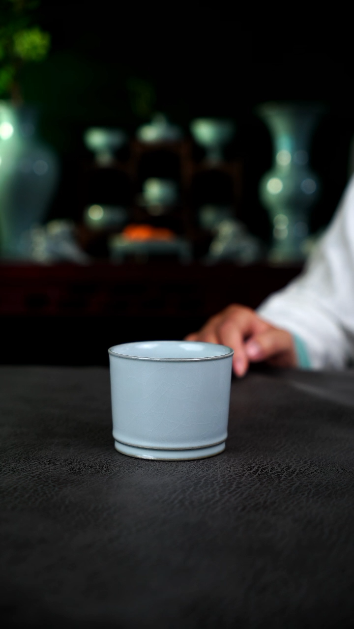 杯月白釉直筒杯  大瑕    简包
