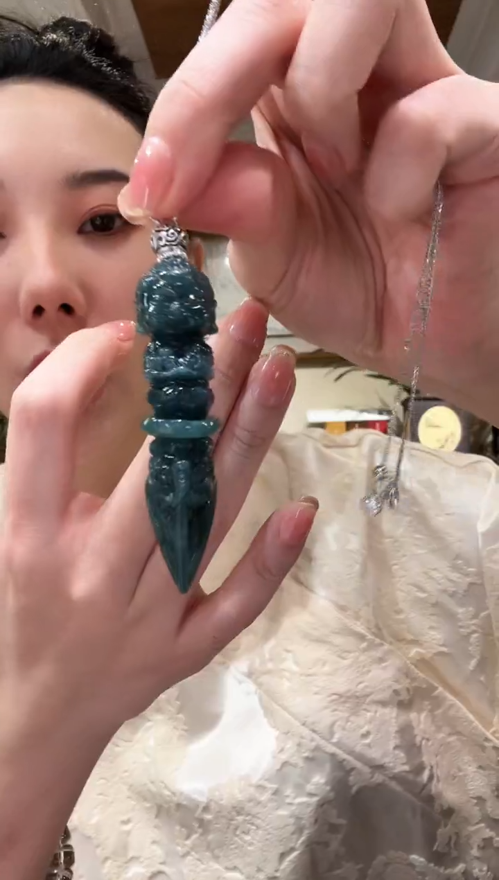 翡翠未镶嵌颈饰国风