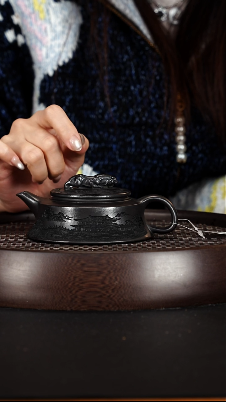 茶壶紫砂宜兴紫砂壶石黄泥料卧虎藏龙桑扁220cc