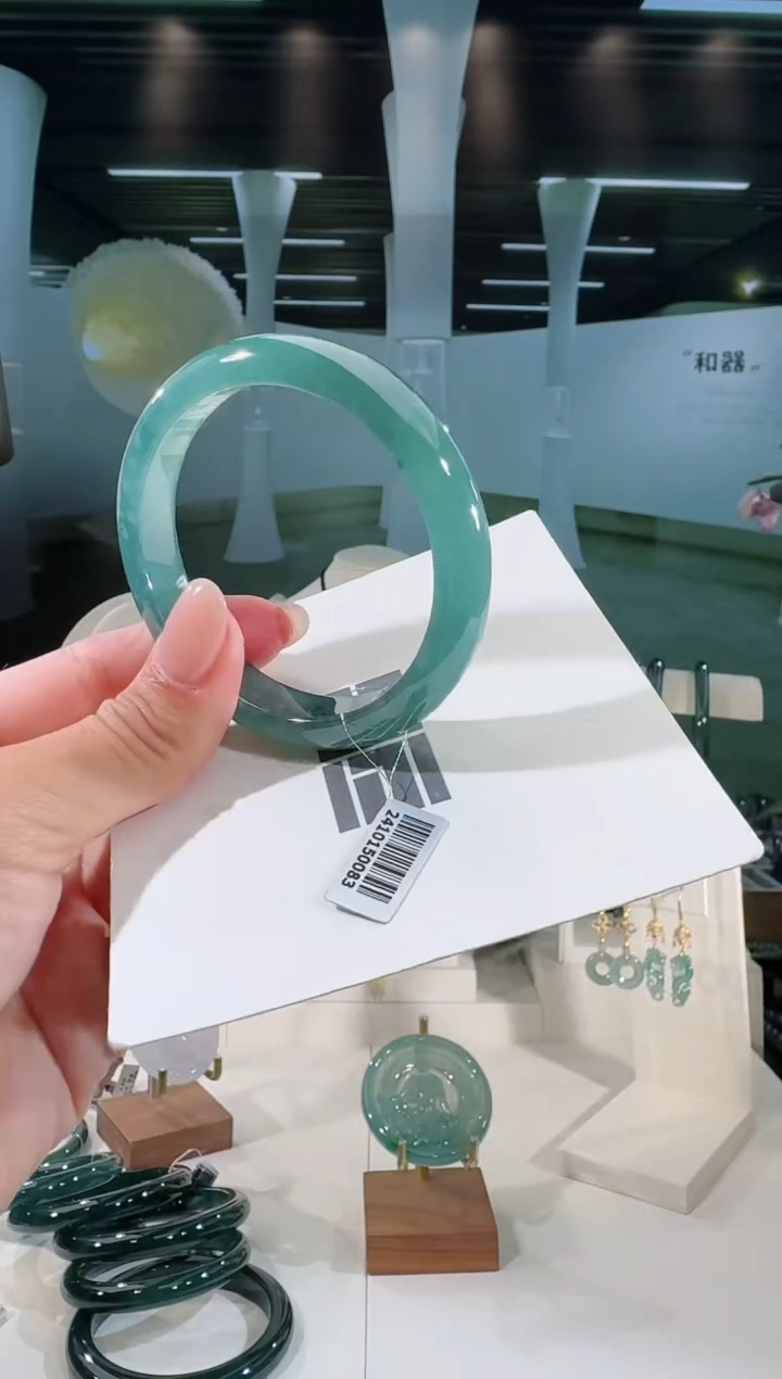 翡翠手镯未镶嵌52.8圈