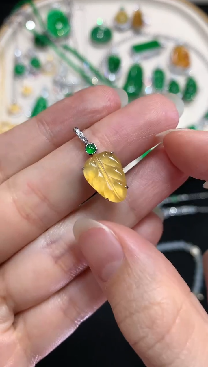 【闪购商品】翡翠吊坠(不含链)18K金镶嵌A75|2999