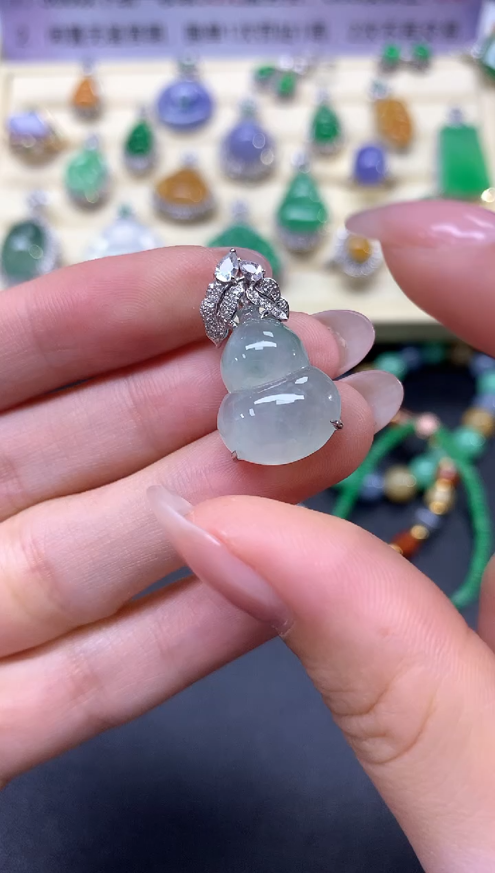 【闪购商品】翡翠吊坠(不含链)18K金镶嵌吊坠|2500+250