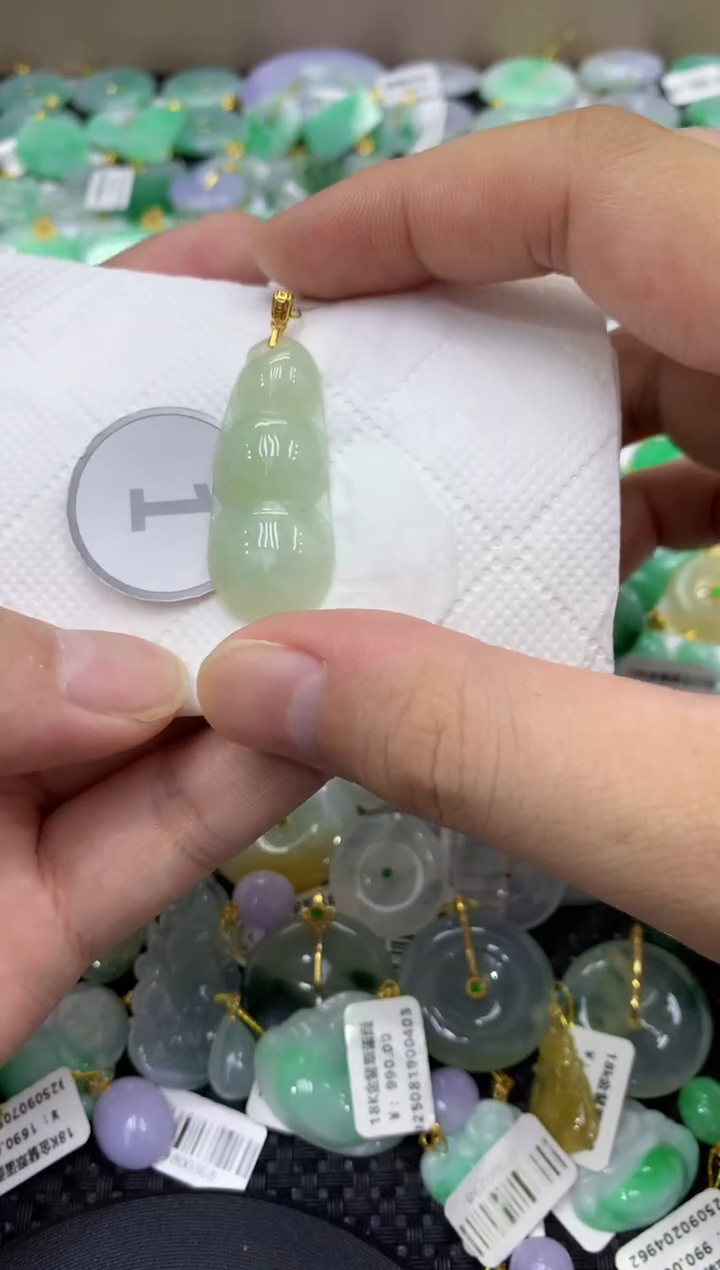 颈饰未镶嵌翡翠天然缅甸翡翠A货