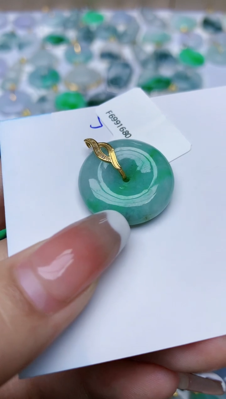 【闪购商品】翡翠颈饰18K金镶嵌天然翡翠A货