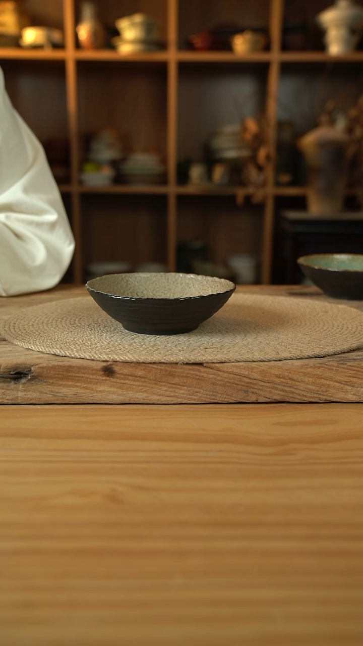 373福利新品系列的2号6英寸外黑石浪圆碗1个