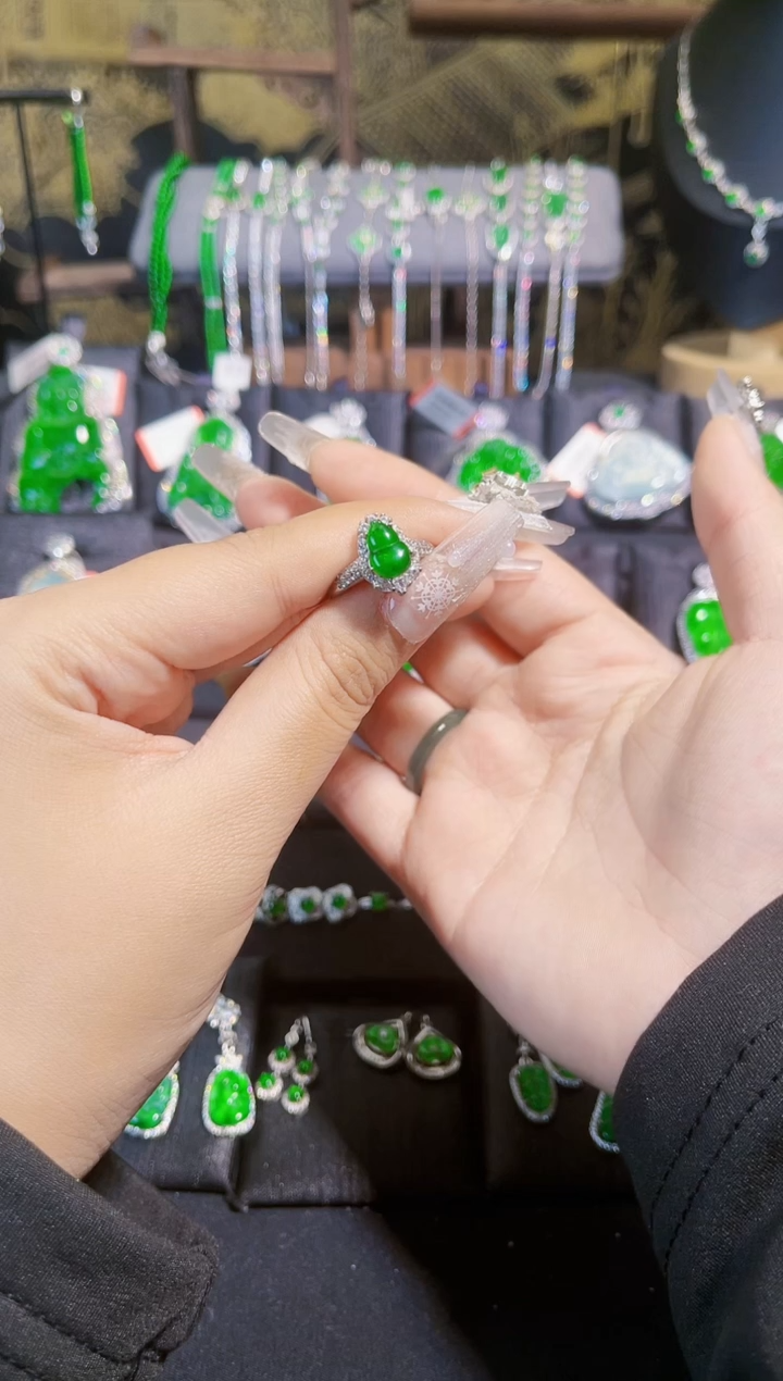 【闪购商品】翡翠戒指银S925镶嵌葫芦戒指