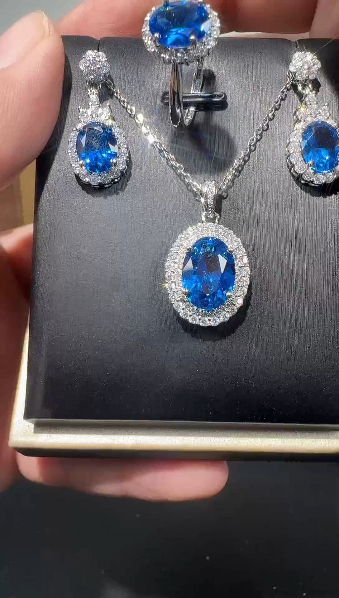 戒指蓝宝石18K金镶嵌863