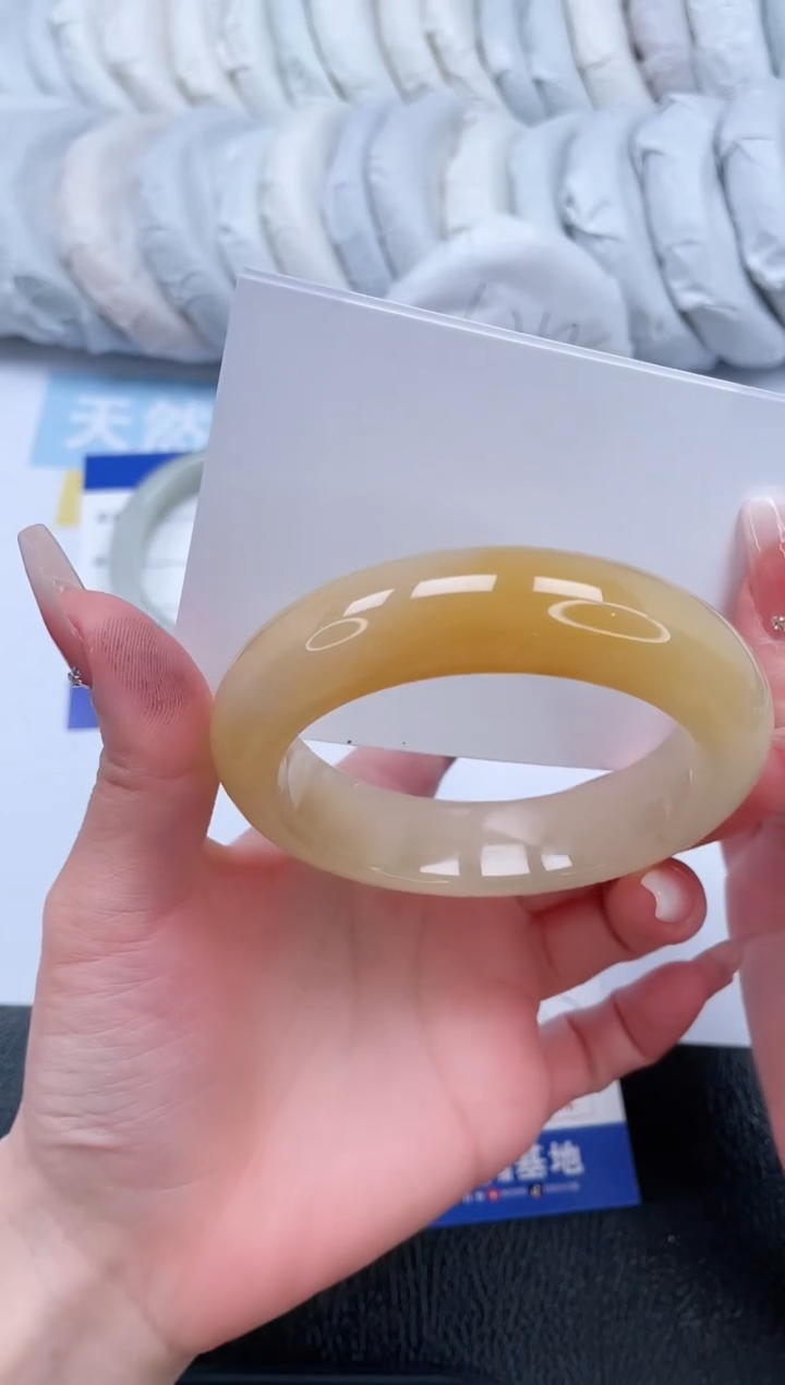 【闪购商品】石英质玉手镯未镶嵌T92-57