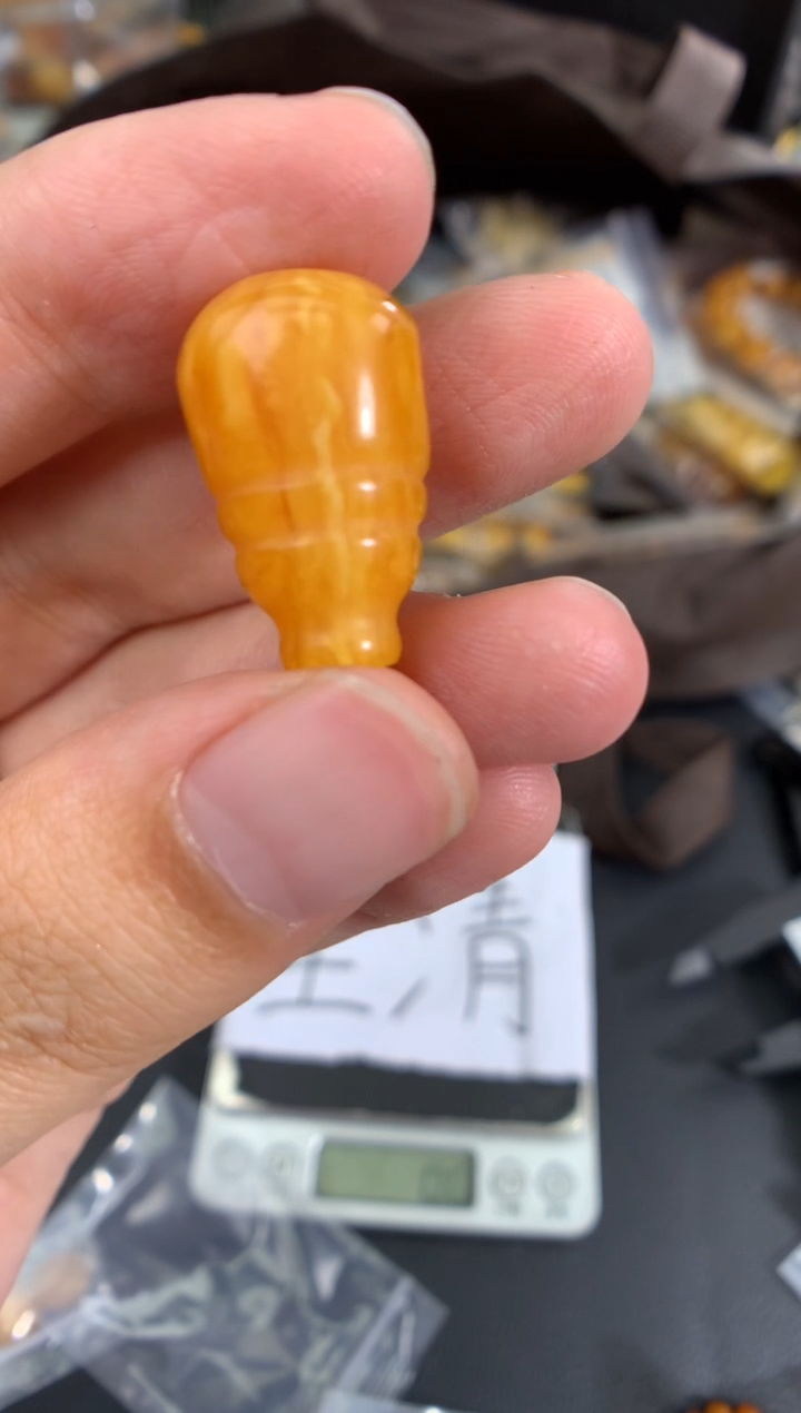 蜜蜡未镶嵌珠宝奇石557