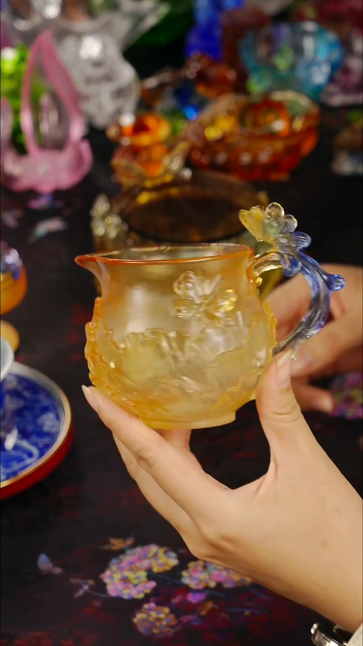 琉璃一盏清茗，一席美器