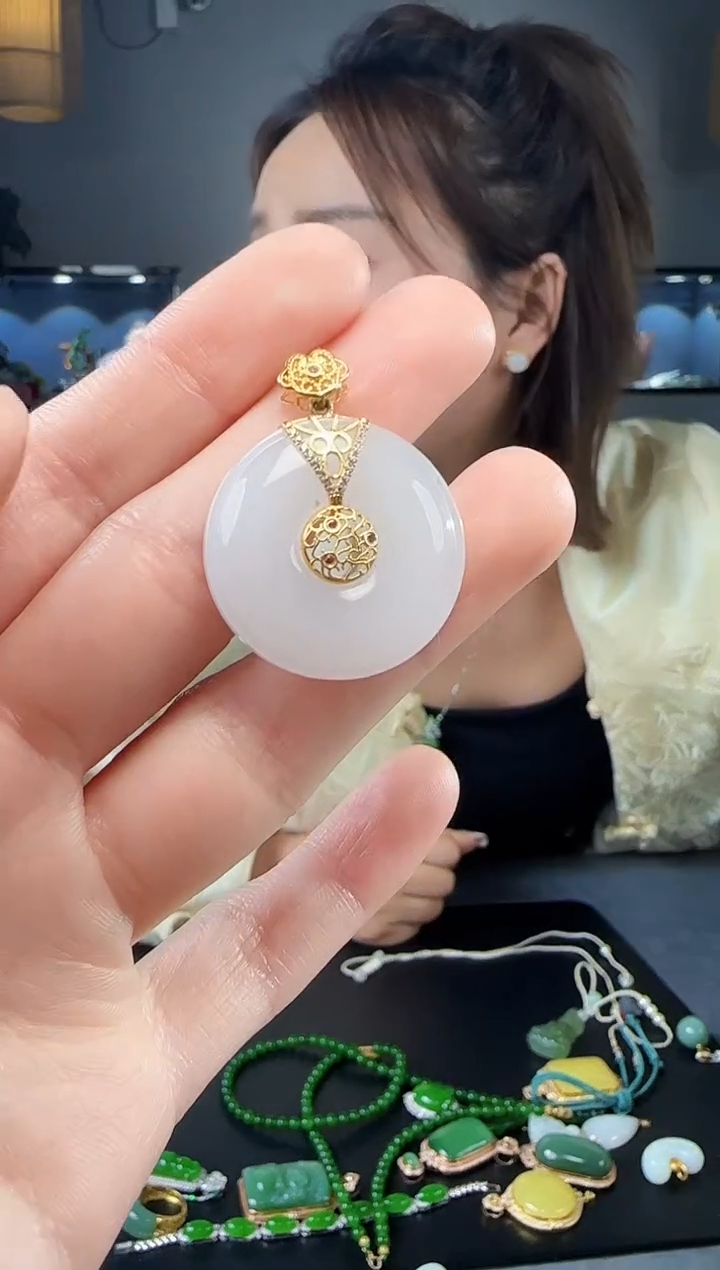 【闪购商品】和田玉吊坠(不含链)18K金镶嵌1