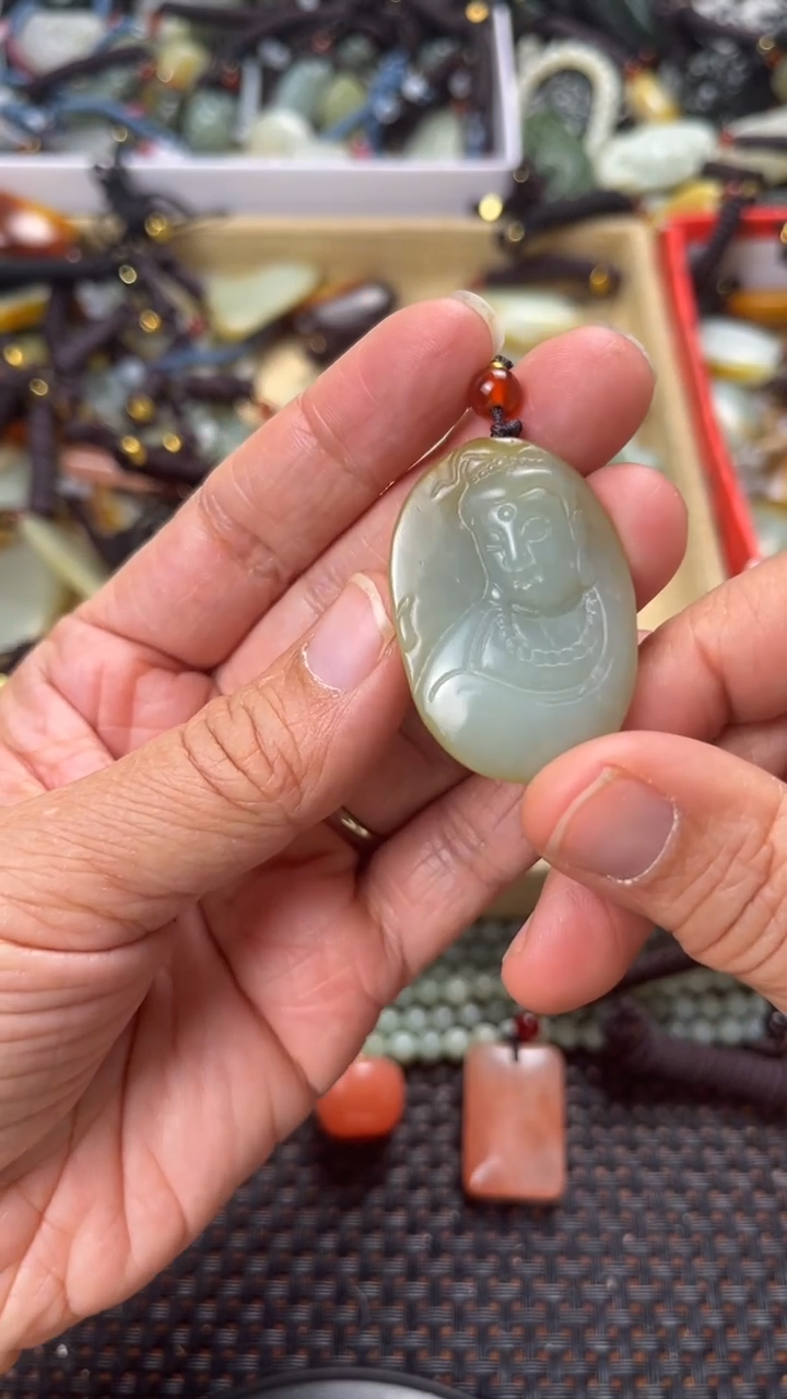 【闪购商品】和田玉颈饰未镶嵌多样性发货没有证书拍一发一有瑕