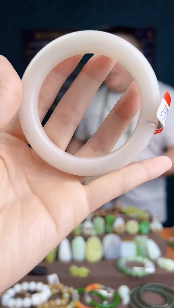 和田玉手镯未镶嵌多样性发货 拍一单发一个52-64