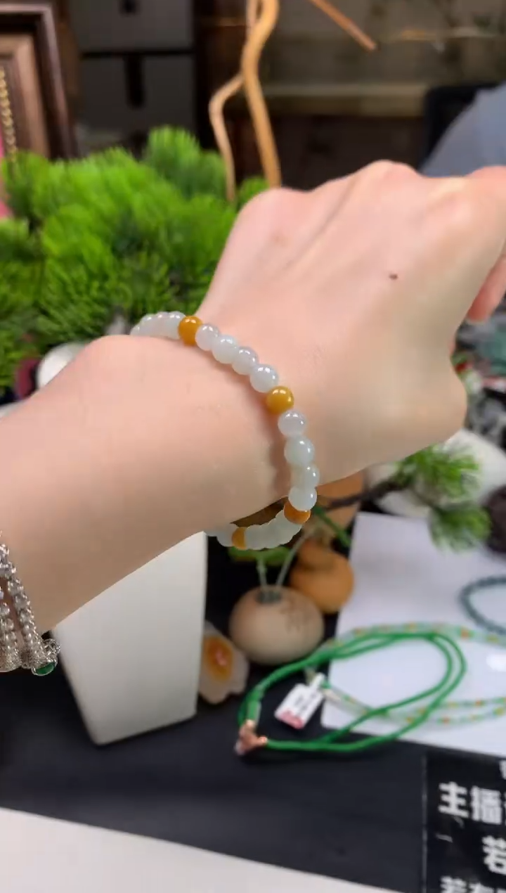 未镶嵌手绳翡翠咖***?---110559