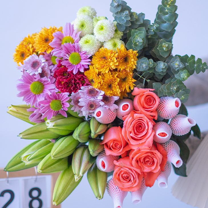 【教师节花束】粉玫瑰10支+香水百合5朵+小雏菊5枝+配草云南鲜花