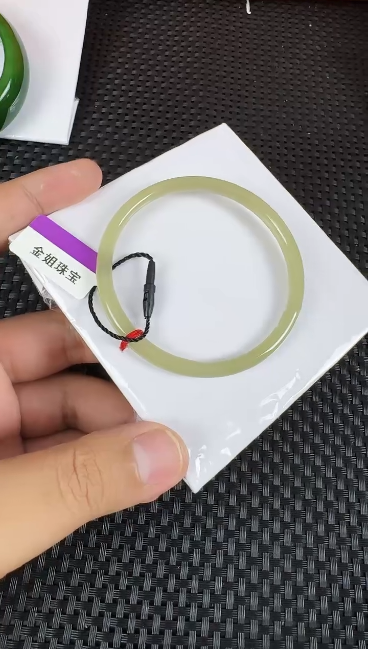 【闪购商品】和田玉手镯未镶嵌约58MM小叮当