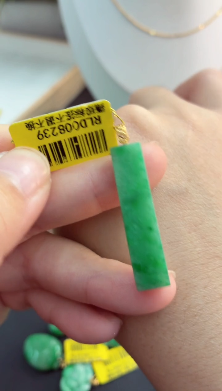 吊坠(不含链)18K金镶嵌翡翠挂件