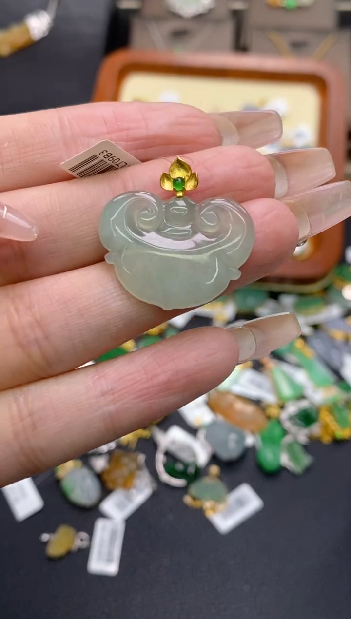 【闪购商品】翡翠颈饰18K金镶嵌净货18516