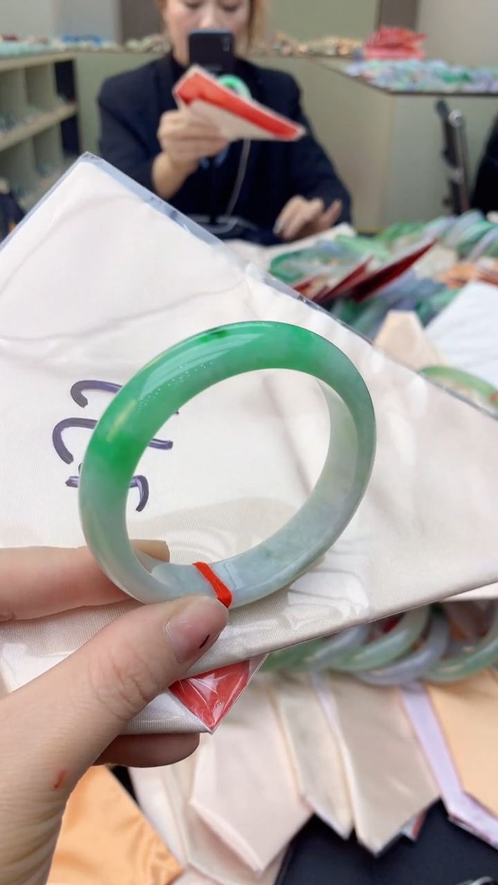 【闪购商品】翡翠手镯未镶嵌0867623354