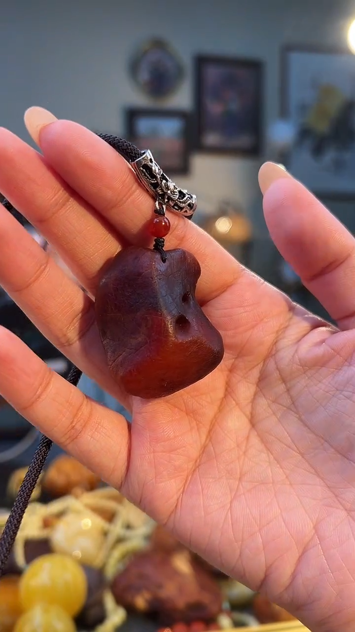 琥珀颈饰未镶嵌吊坠