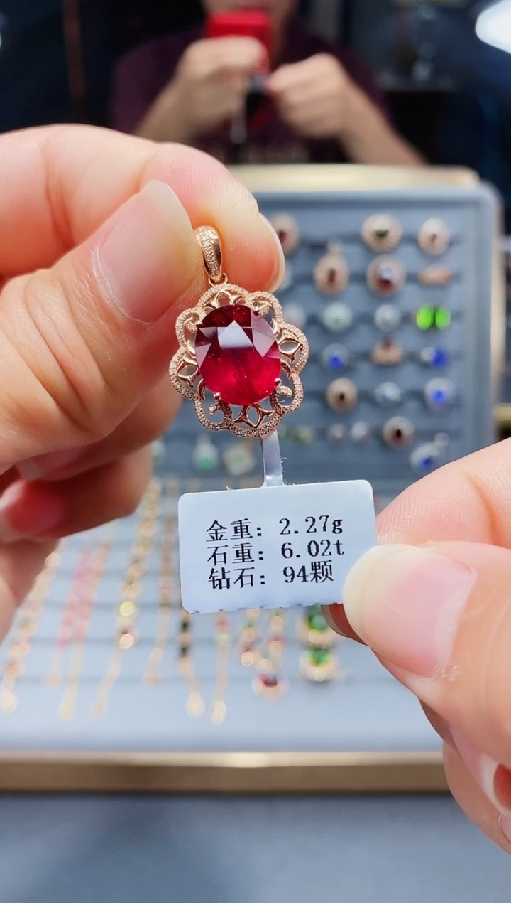 18K金镶嵌颈饰碧玺6.02.