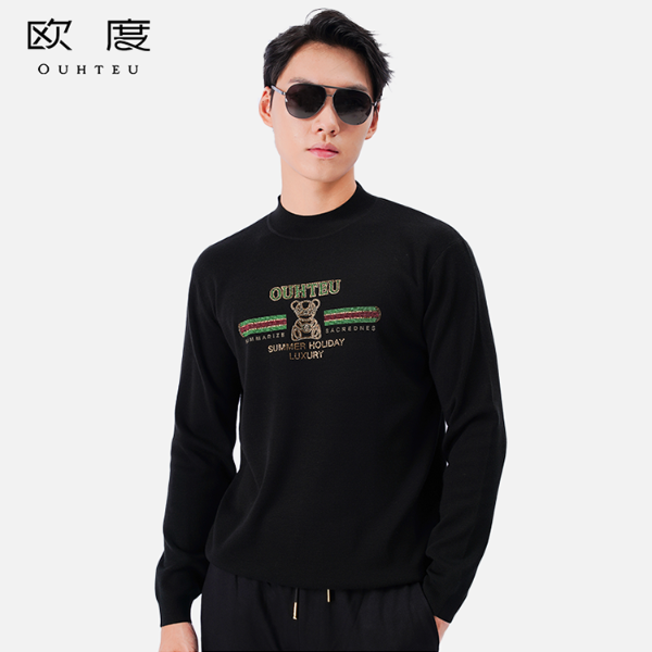 OUHTEU/欧度【诺克熊系列】25秋季新款彩色烫钻工艺针织衫男7676