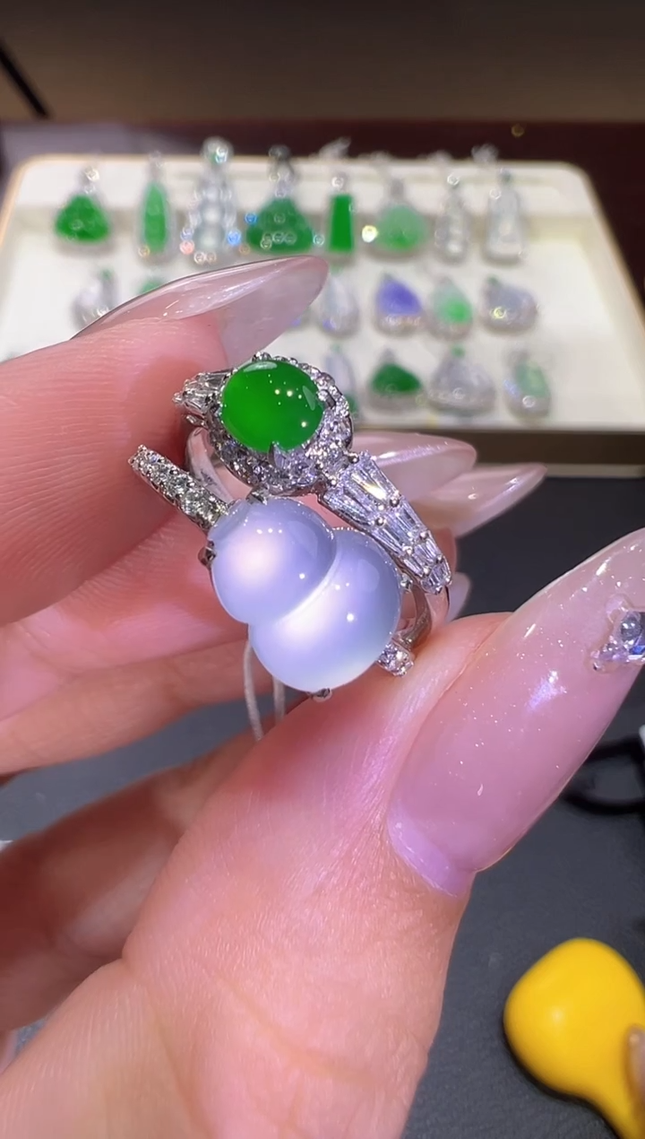 18K金镶嵌戒指翡翠翡翠